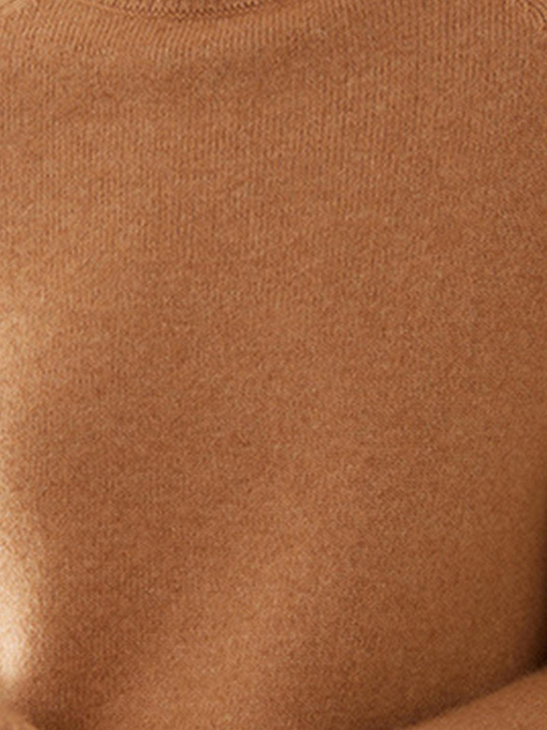 Elegant 100% Italian cashmere sweater with mock-neck and regular fit for soft, warm comfort