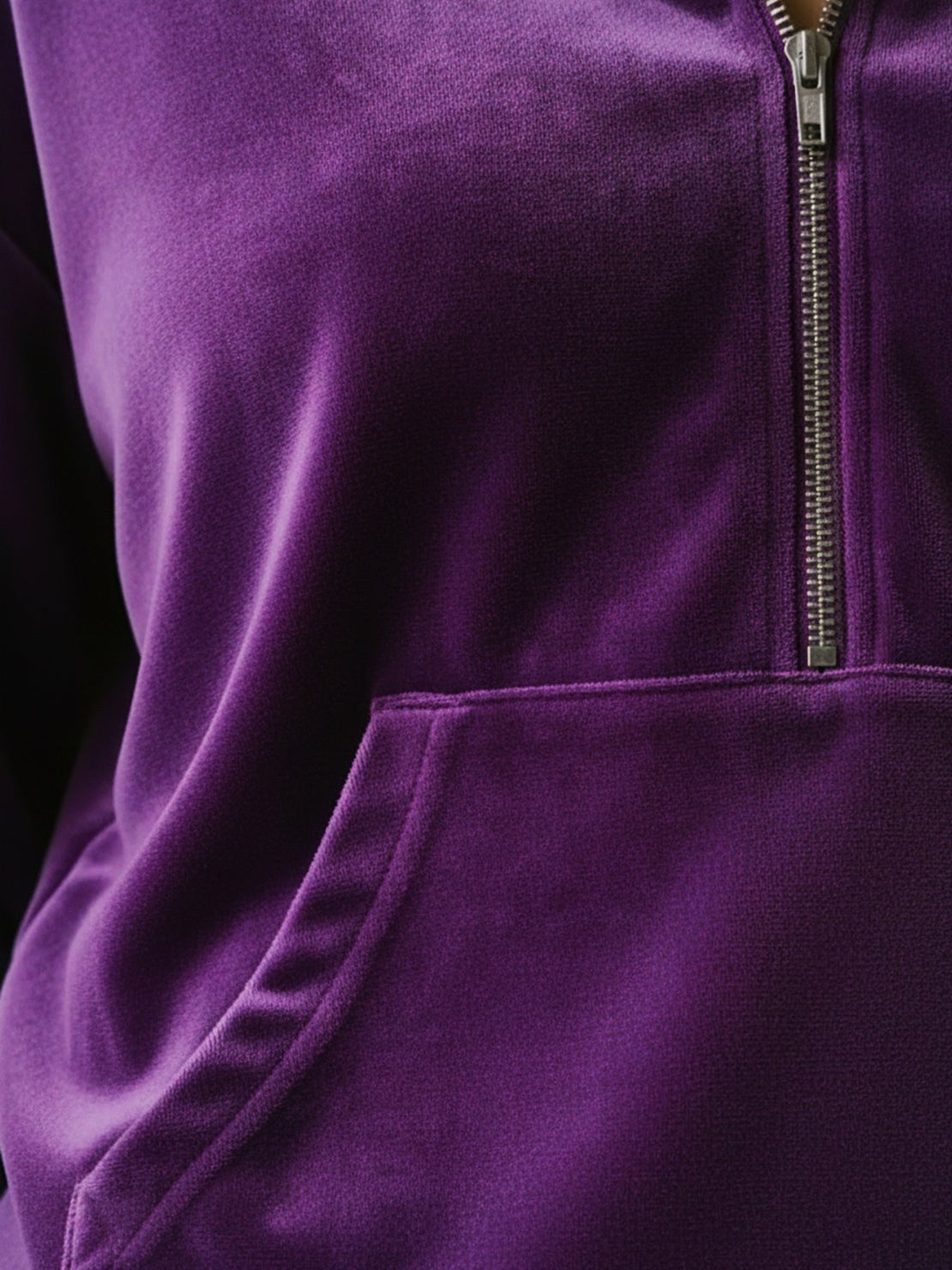 Ultra-soft velvet half-zip hoodie with kangaroo pocket and relaxed fit