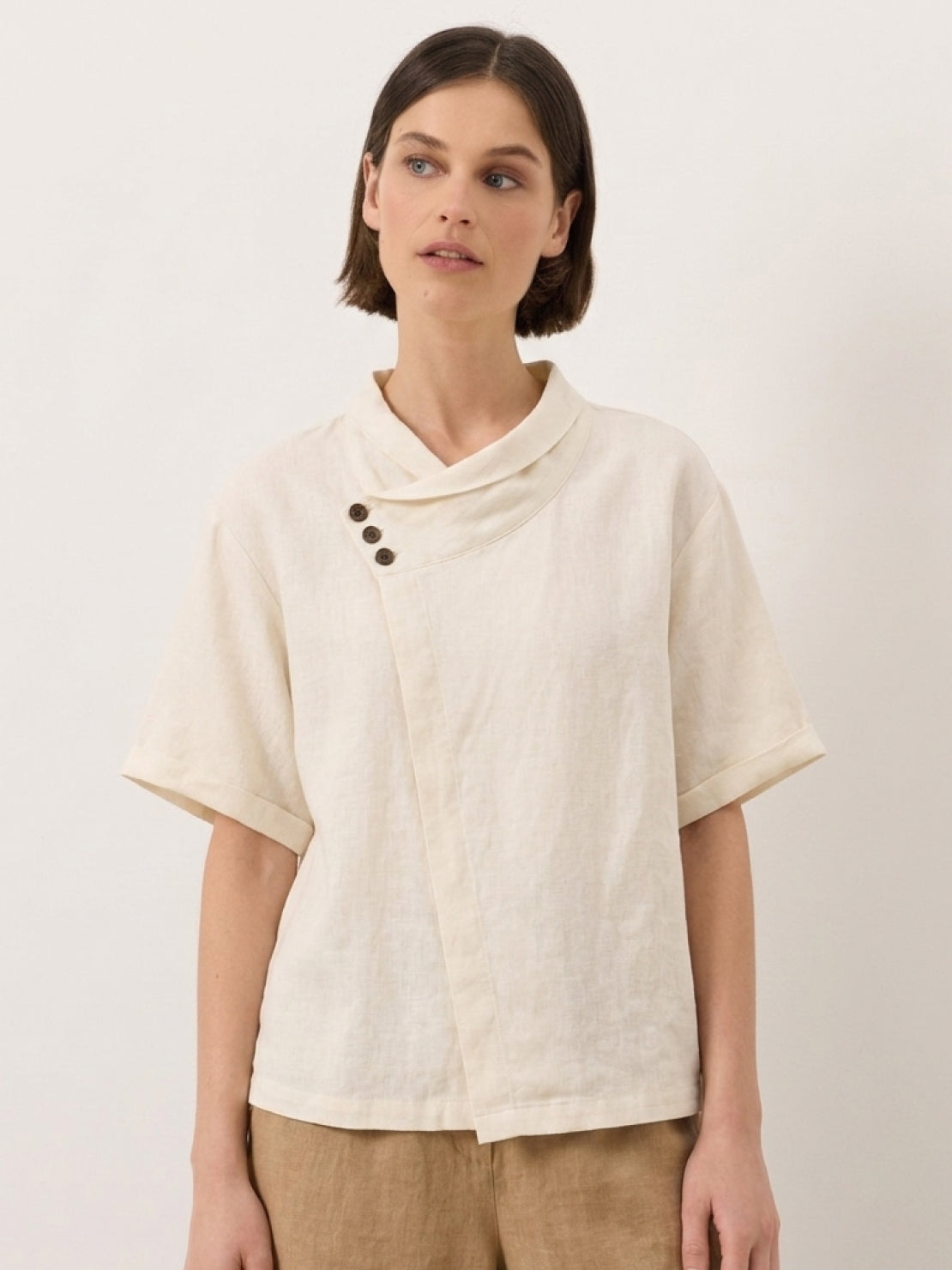 100% linen relaxed V-neck top with asymmetric button detail and short sleeves in navy blue