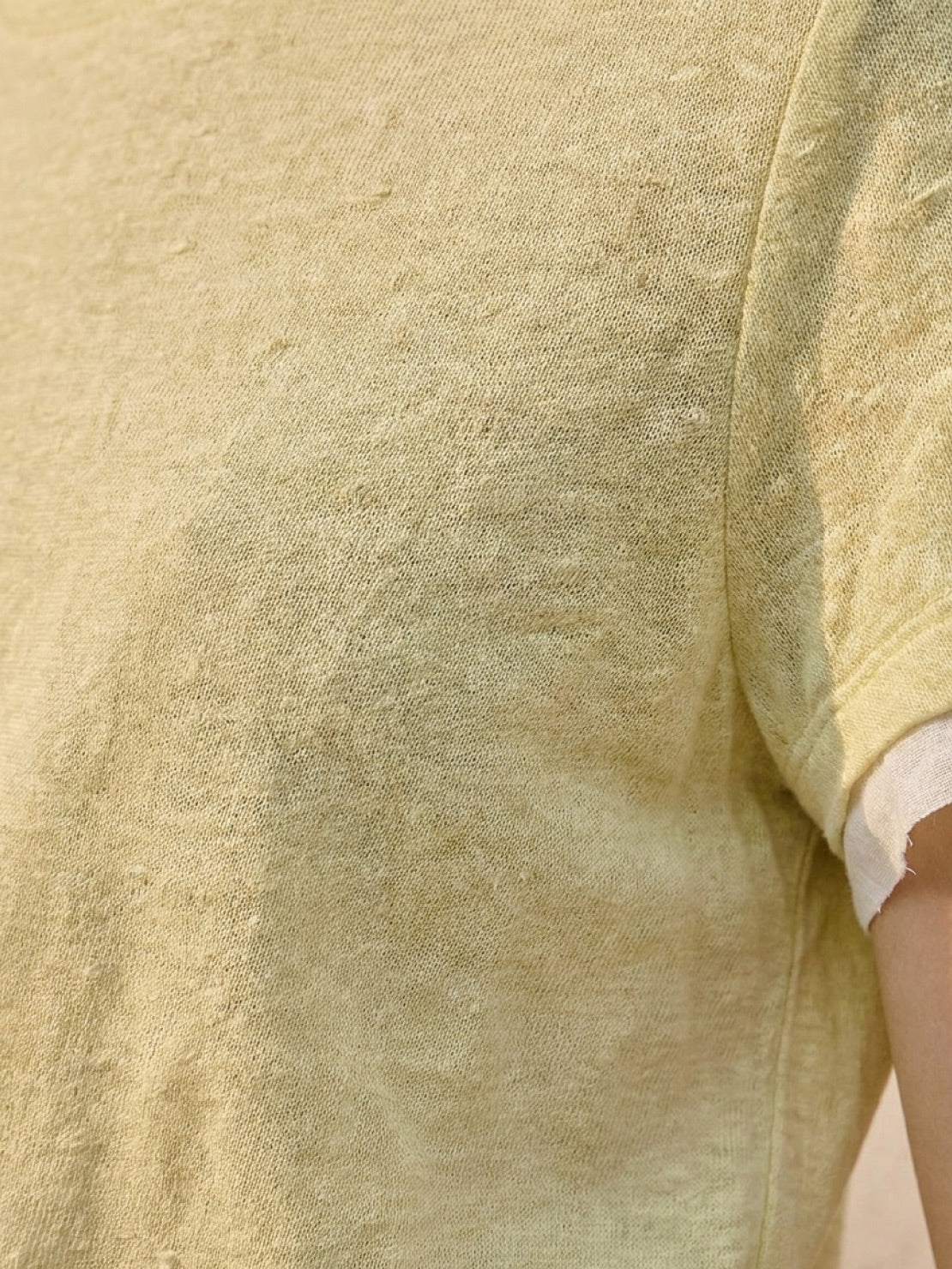 100% linen rolled cuff tee with relaxed scoop neckline and contrast lining