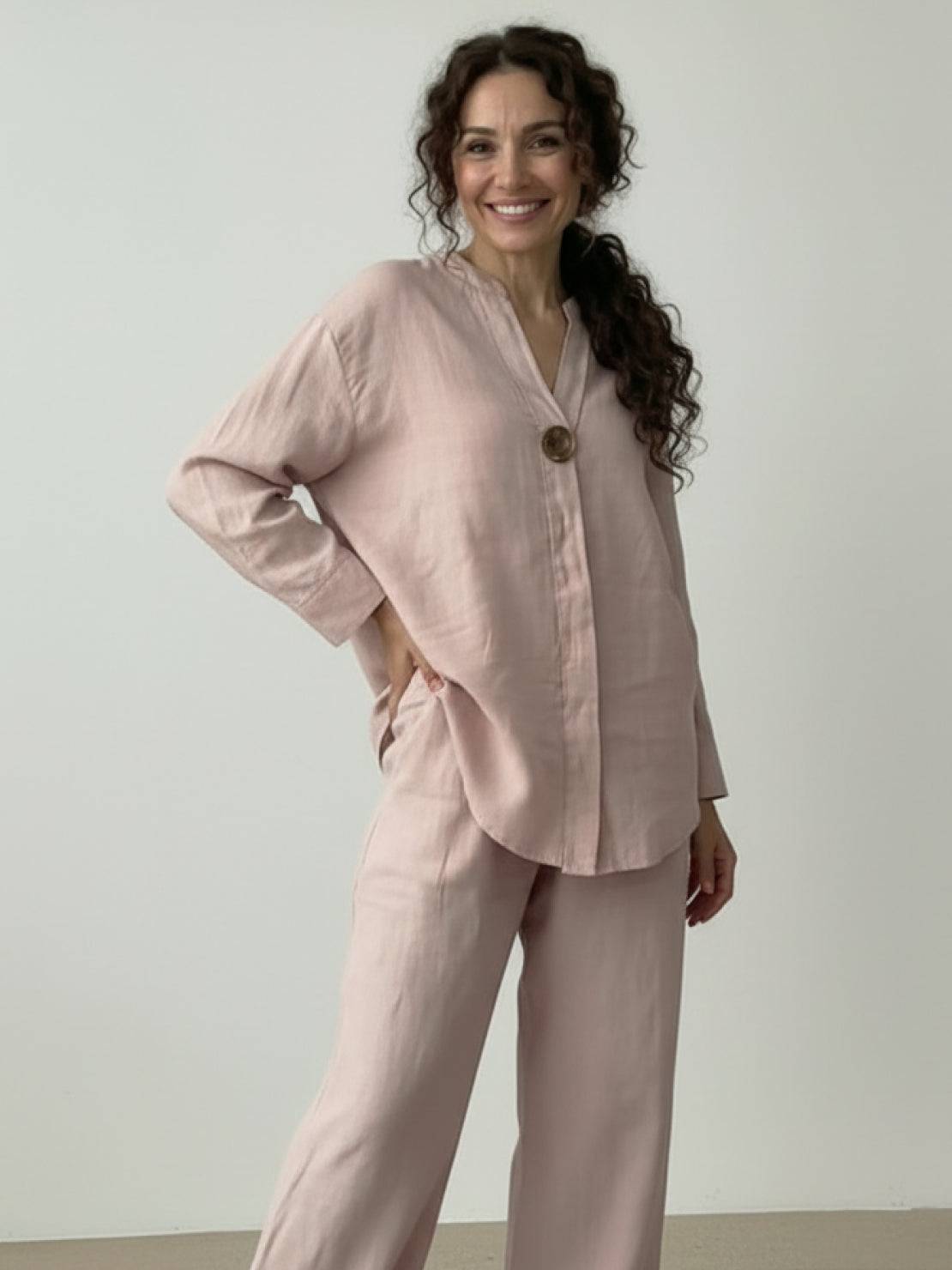 Pure linen two-piece casual comfort set with flowing breathable fabric and one-button design