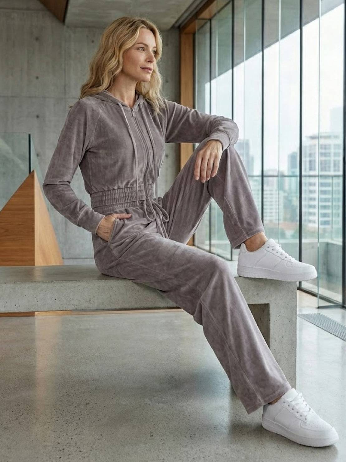Modern cropped velour tracksuit set with high-waist pants in vibrant color