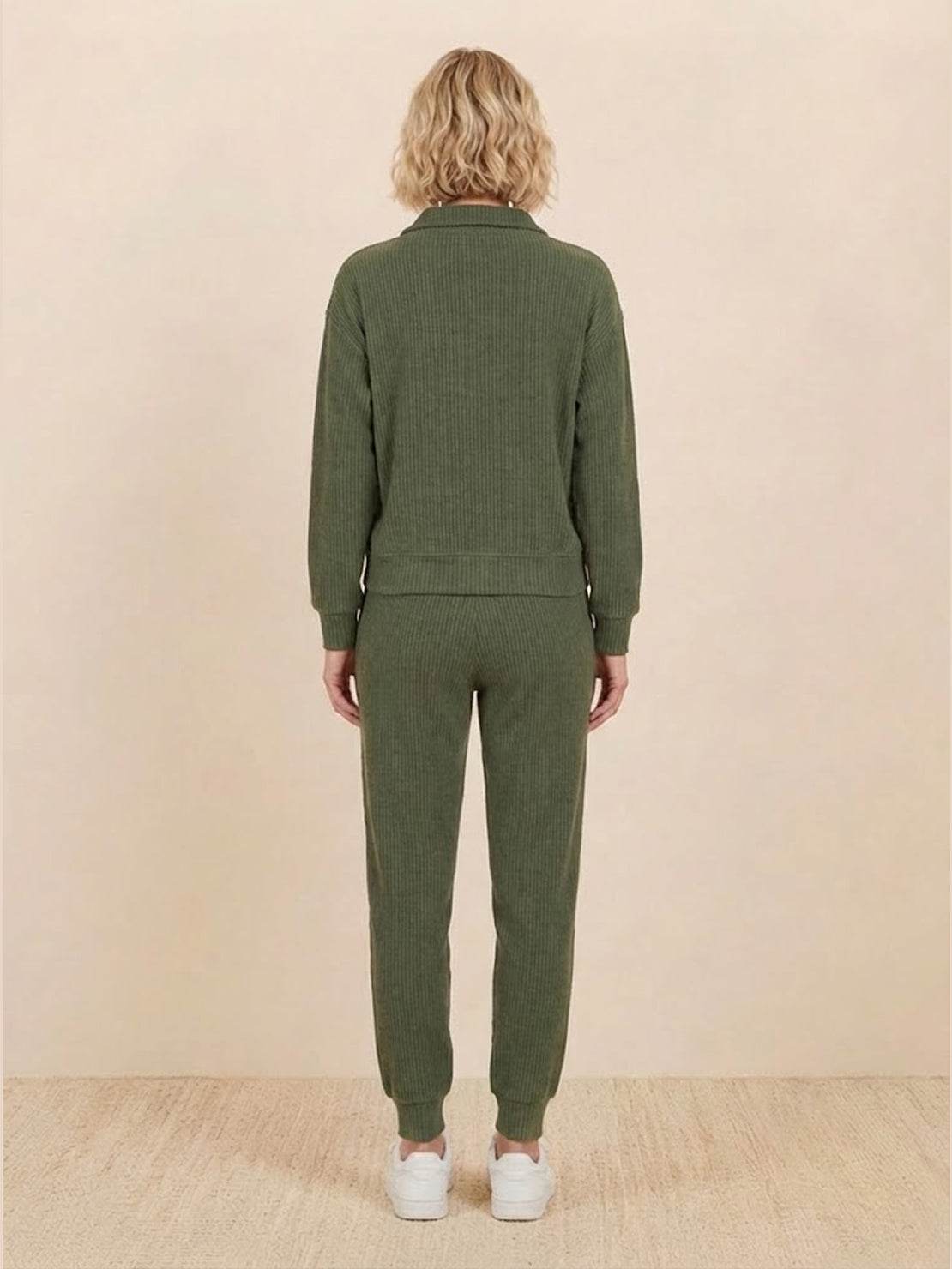 Unisex half-zip pullover and sweatpants set in relaxed fit with soft fabric for everyday comfort