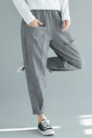High waist striped casual comfort pants with pockets and rolled cuffs in black and white polyester blend