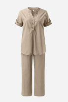 Women's short-sleeved V-neck cotton top and wide trouser suit in beige for casual and semi-formal wear