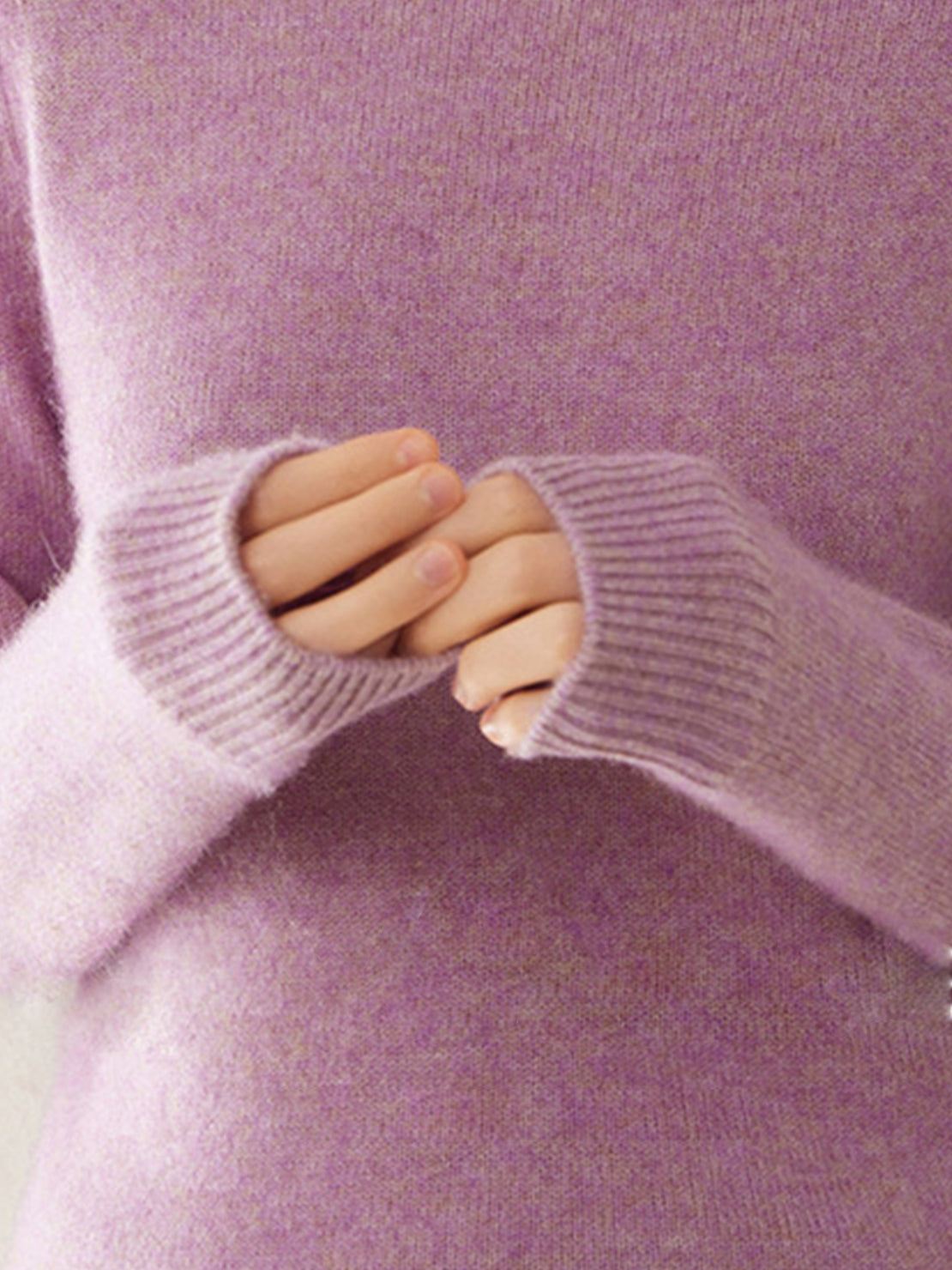 Lightweight 100% Italian cashmere mock-neck sweater with regular fit and fine-gauge knit