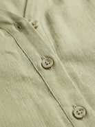 100% linen V-neck shirt with relaxed fit and long sleeves