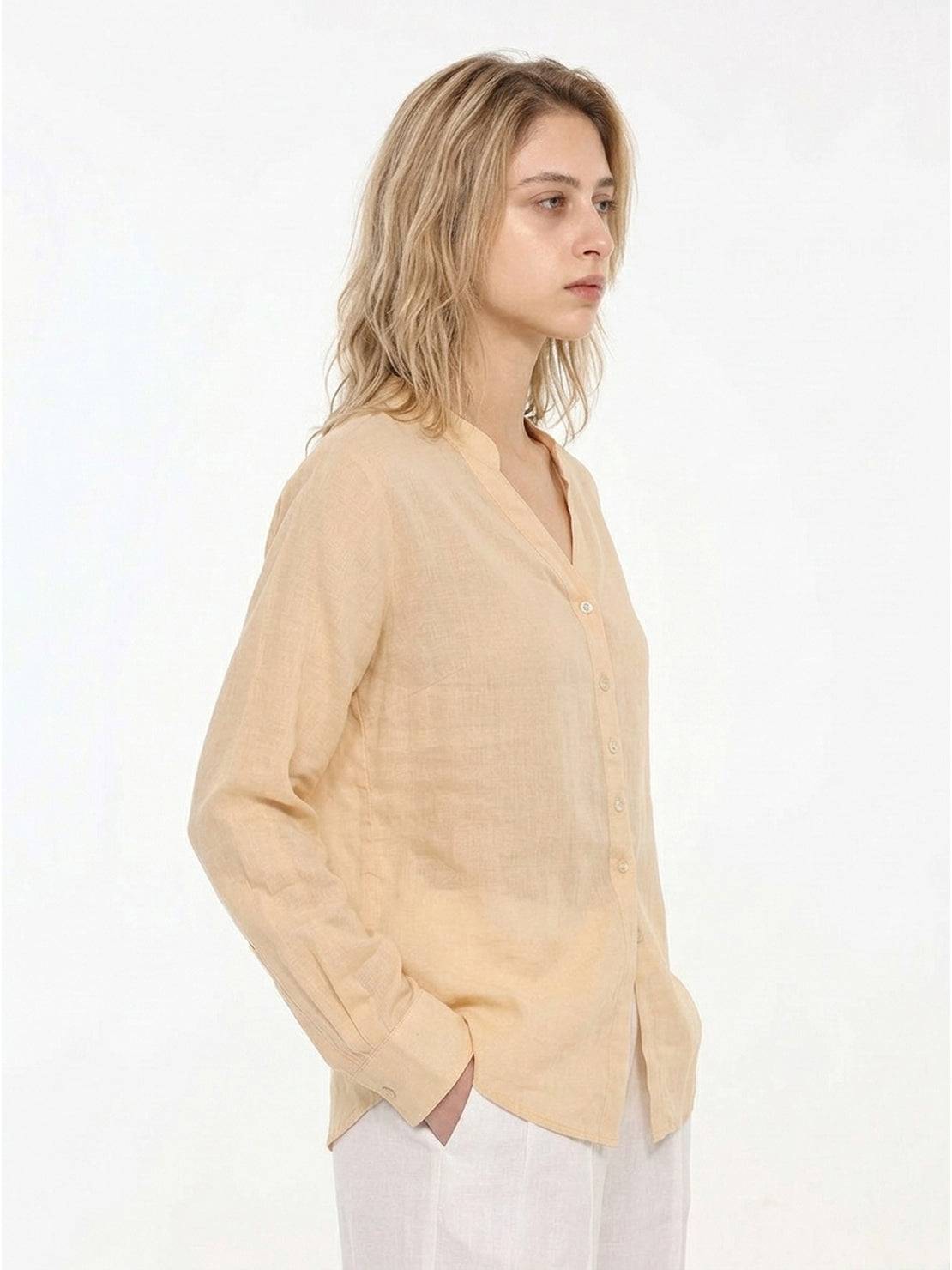 Relaxed fit 100% linen V-neck shirt with long sleeves and wide cuffs