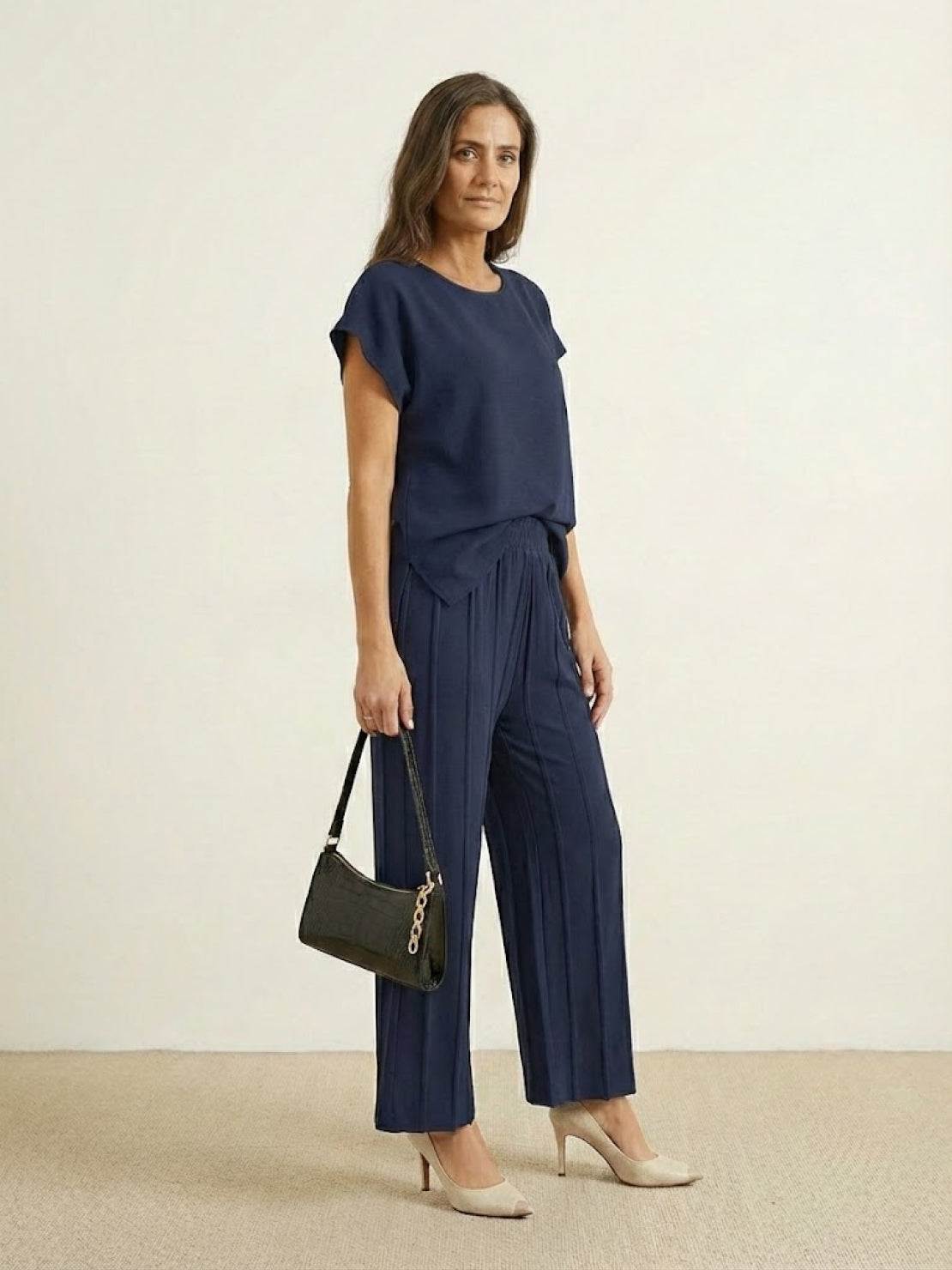 First Class Travel two-piece set in viscose-acrylic blend with pleated wide-leg pants and matching top for wrinkle-resistant, versatile comfort