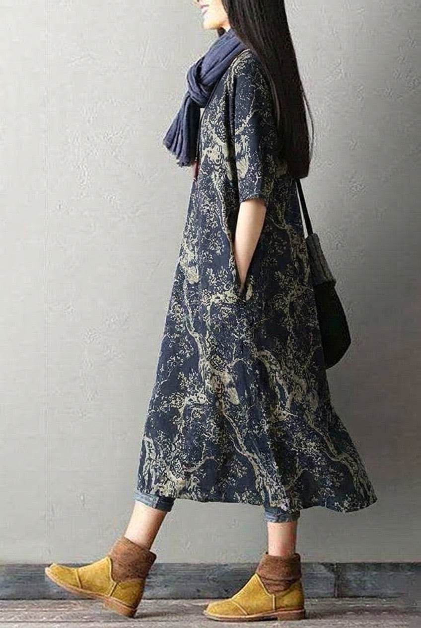 Loose fit Japanese Porcelain Print midi dress in blue with 3/4 sleeves and oversized pockets, made of 100% cotton.